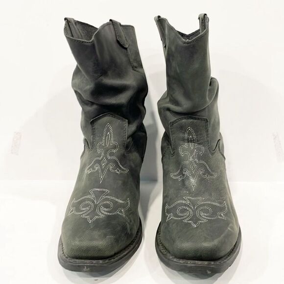 Women's Gray Heeled Boots - Picture 3 of 9